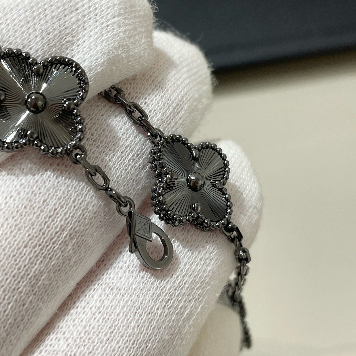 [CA]CLOVER 5 MOTIF BLACK BRACELET