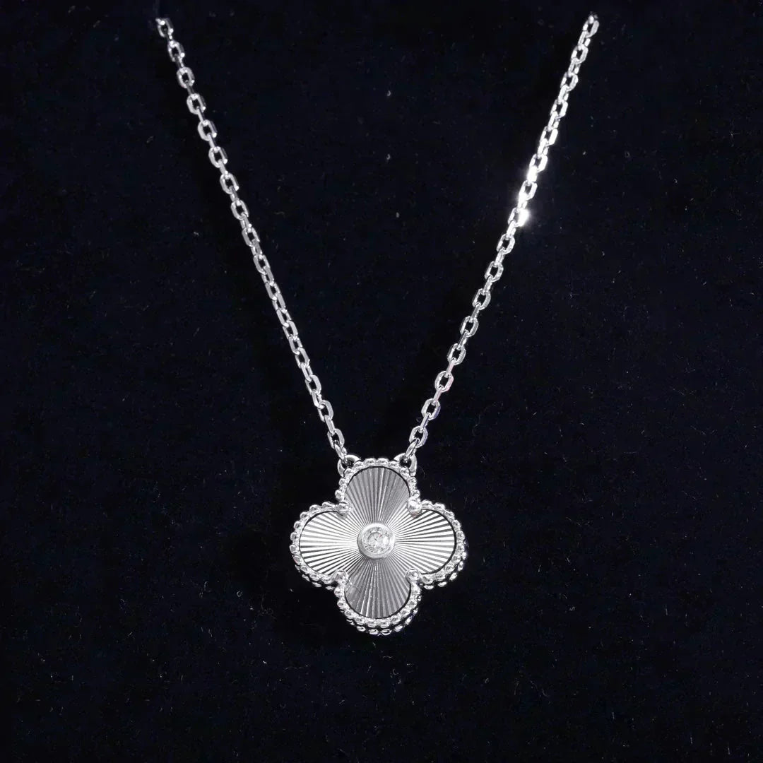 [CA]CLOVER  15MM DIAMOND LASER NECKLACE SILVER