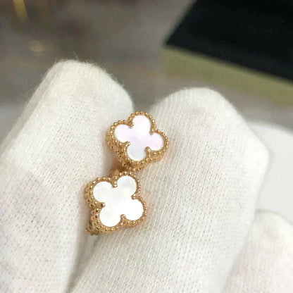 [CA]CLOVER MINI 9.5MM WHITE MOP EARRINGS