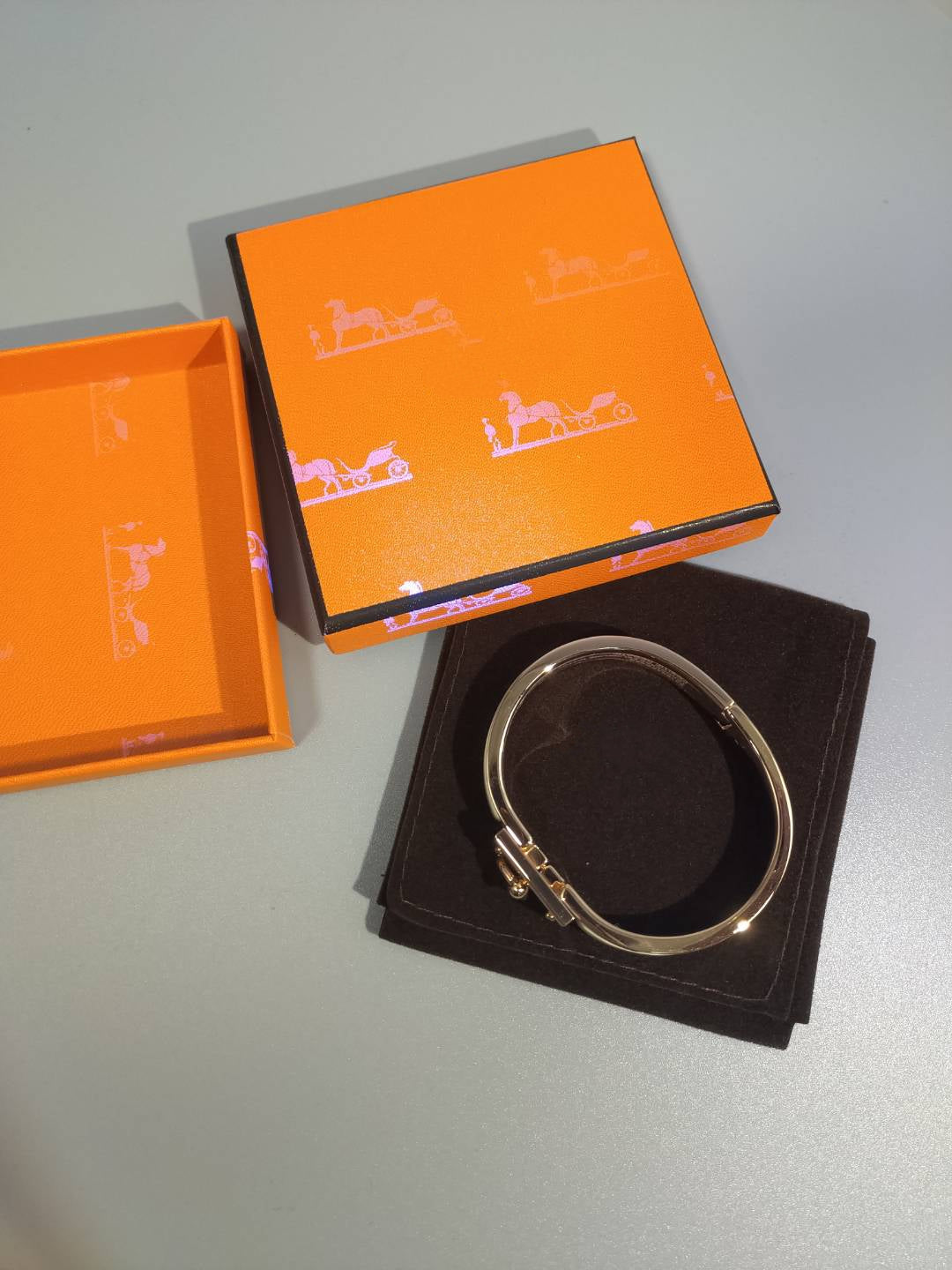 [CA]H ORANGE BRACELET