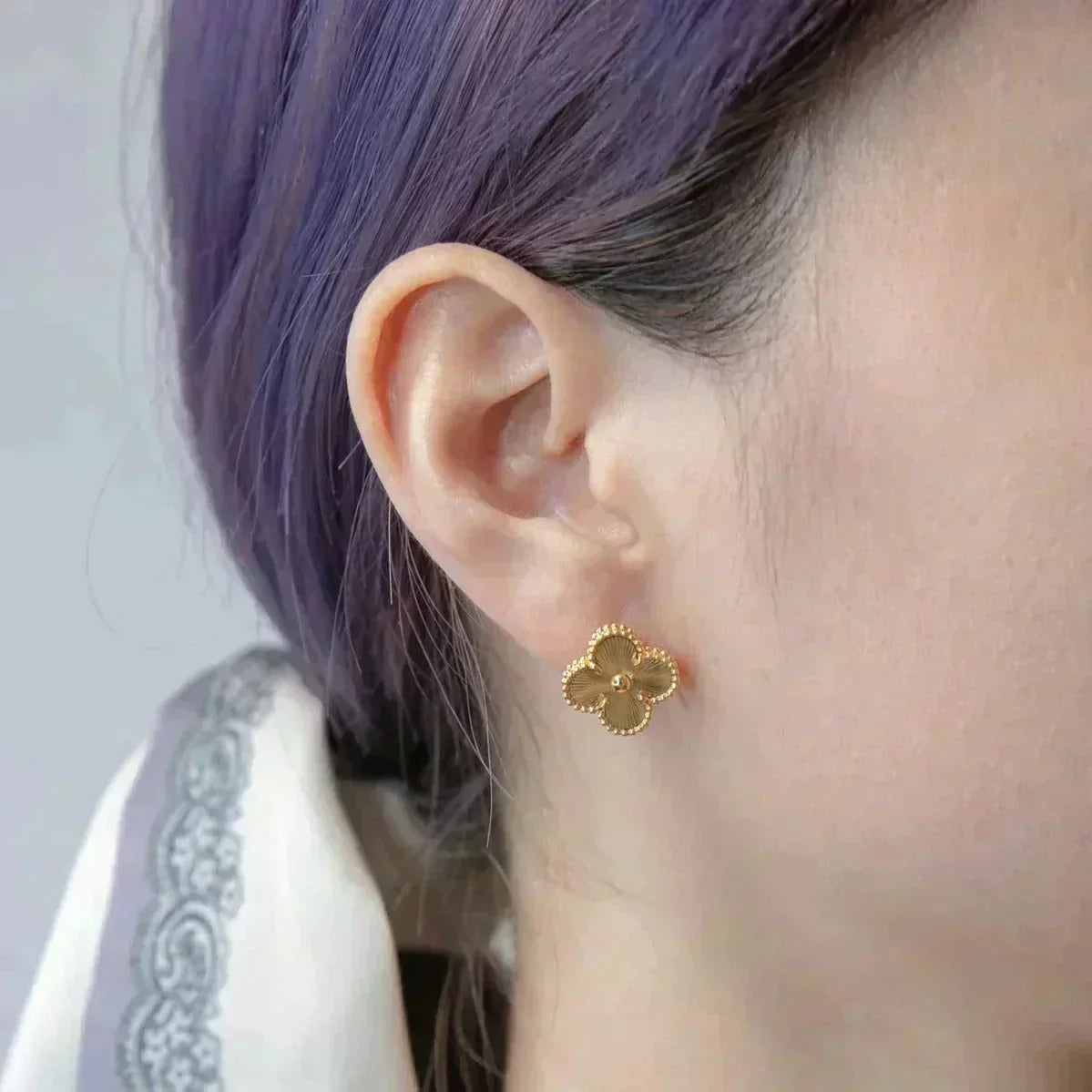 [CA]CLOVER MEDIUM 1 MOTIFS LASER EARRINGS