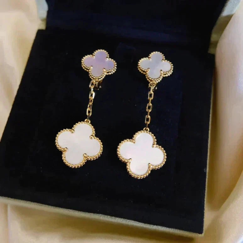 [CA]CLOVER 2 MOTIF WHITE MOP EARRINGS