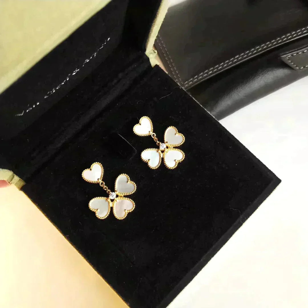 [CA]CLOVER SWEET WHITE MOP EARRINGS