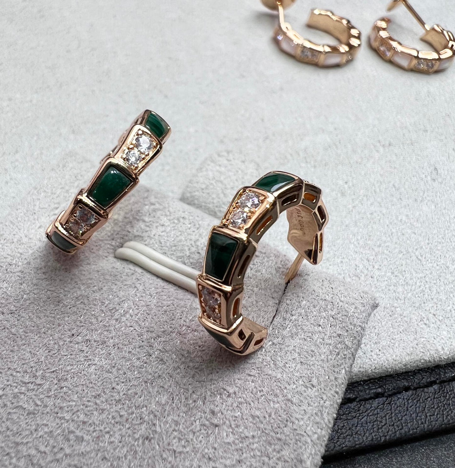 [CA]SERPENTI MALACHITE PINK GOLD EARRINGS