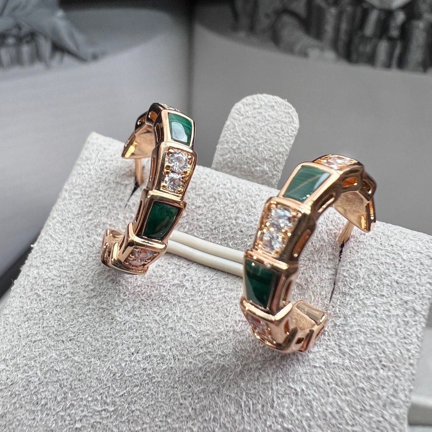 [CA]SERPENTI MALACHITE PINK GOLD EARRINGS