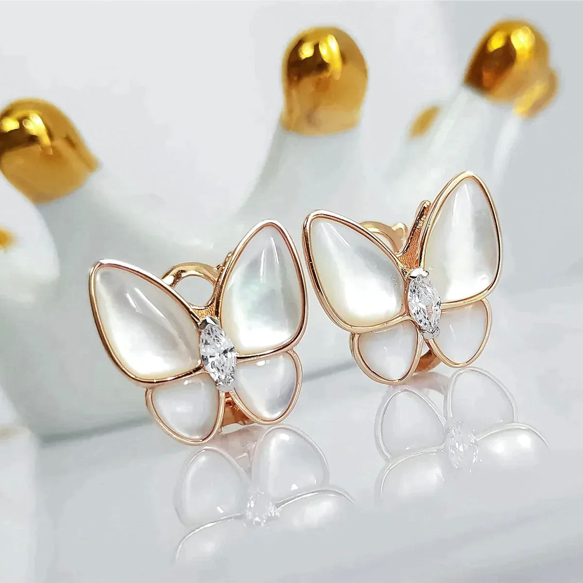 [CA]BUTTERFLY MOP DIAMOND EARRINGS