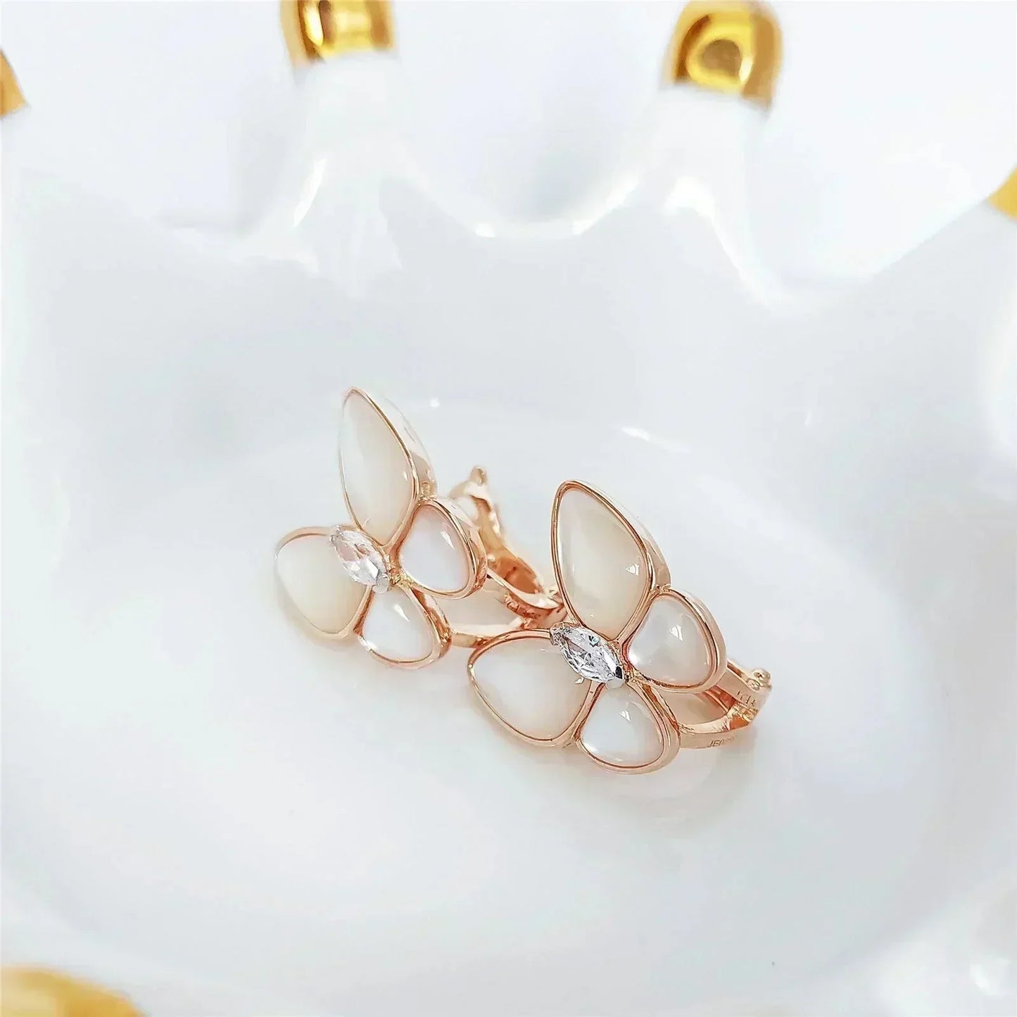 [CA]BUTTERFLY MOP DIAMOND EARRINGS