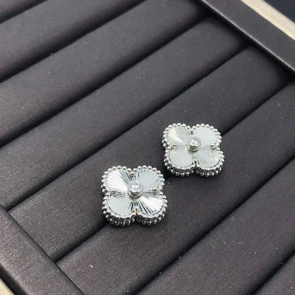 [CA]CLOVER MINI 9.5MM LASER EARRINGS