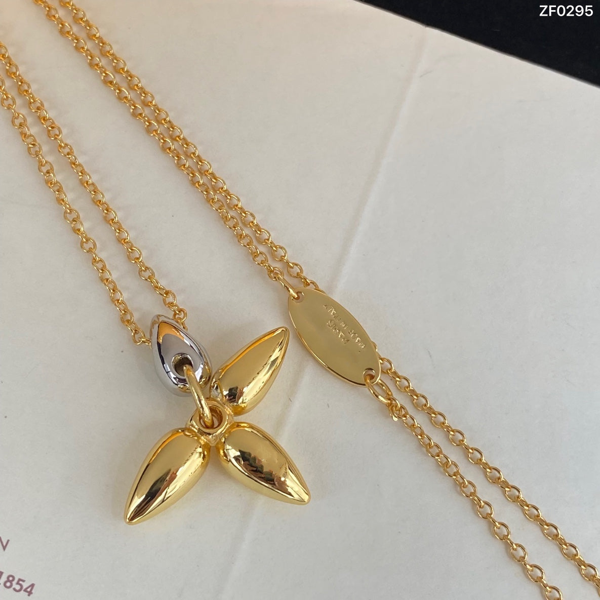 [CA]LOUISETTE PEDANT GOLD NECKLACE