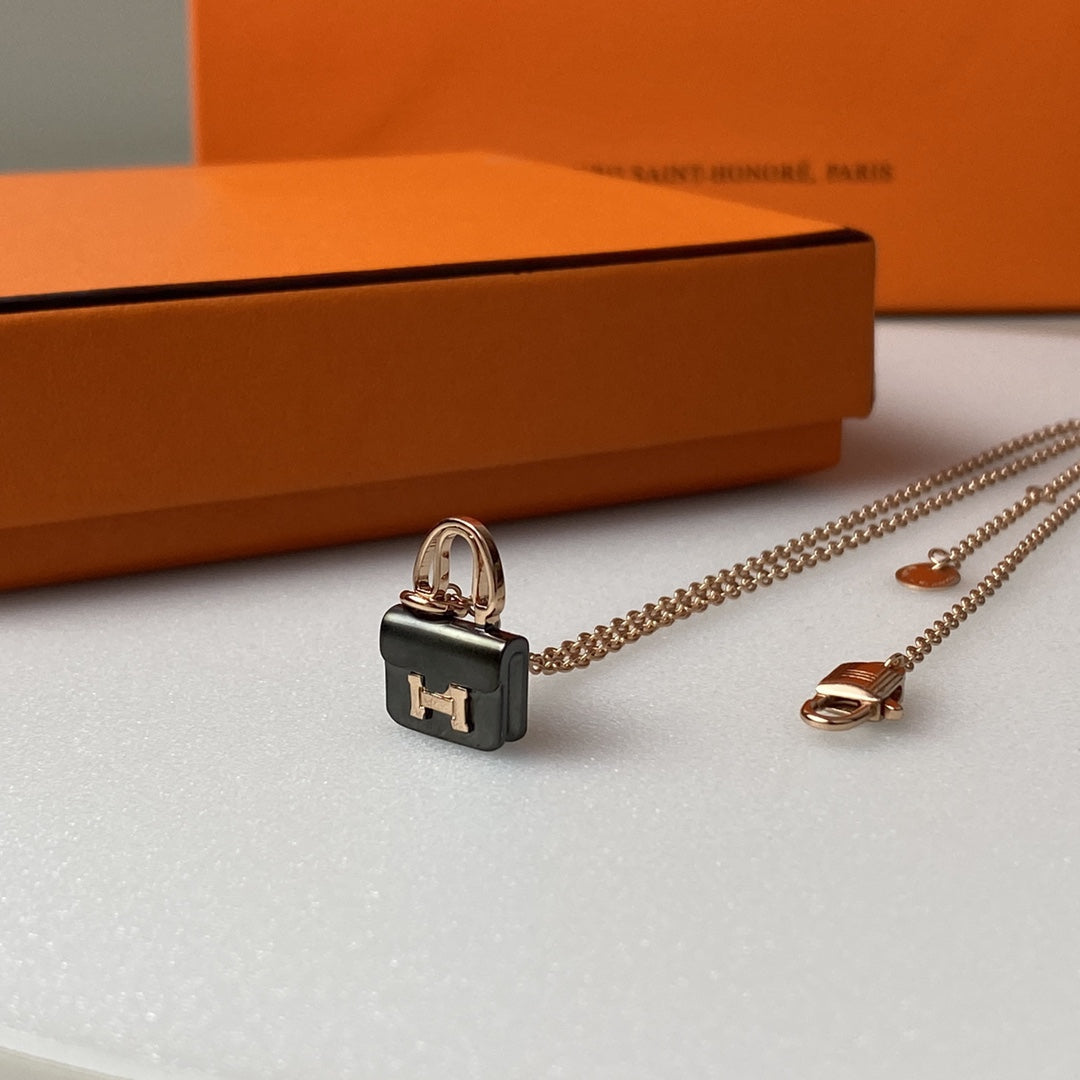 [CA]CONSTANCE BLACK PEDANT PINK GOLD NECKLACE