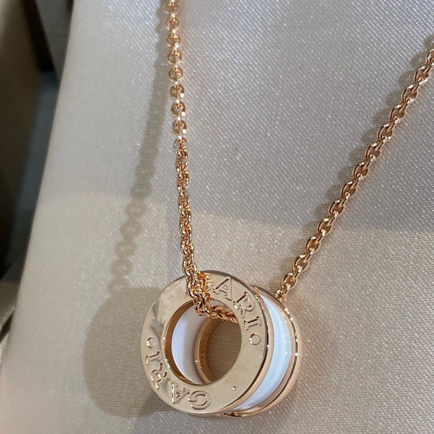 [CA]ZERO 1 WHITE CERAMIC PINK GOLD NECKLACE