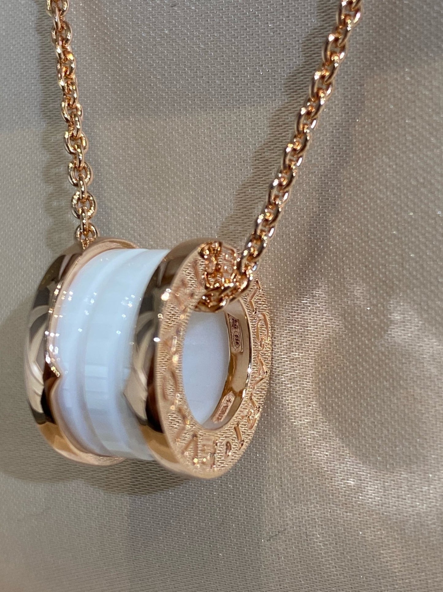 [CA]ZERO 1 WHITE CERAMIC PINK GOLD NECKLACE