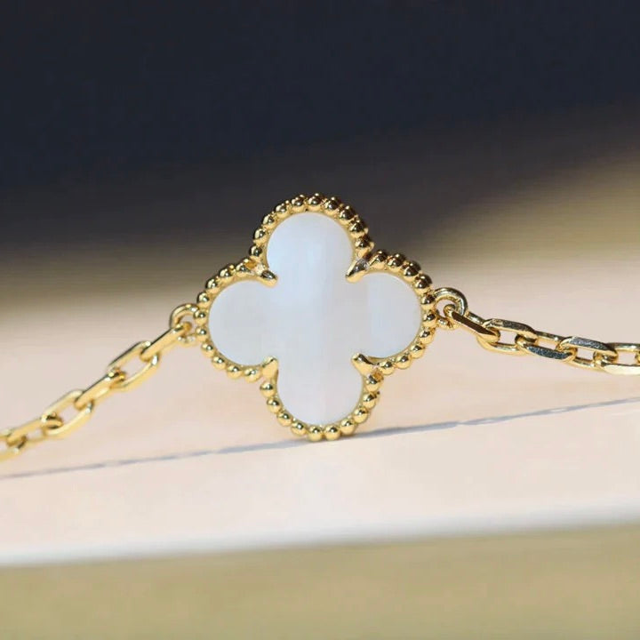 [CA]CLOVER 20 MOTIFS WHITE MOP NECKLACE