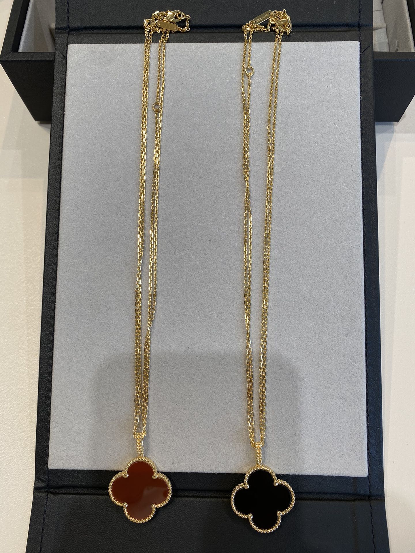 [CA]CLOVER 25MM NECKLACE GOLD CARNELIAN