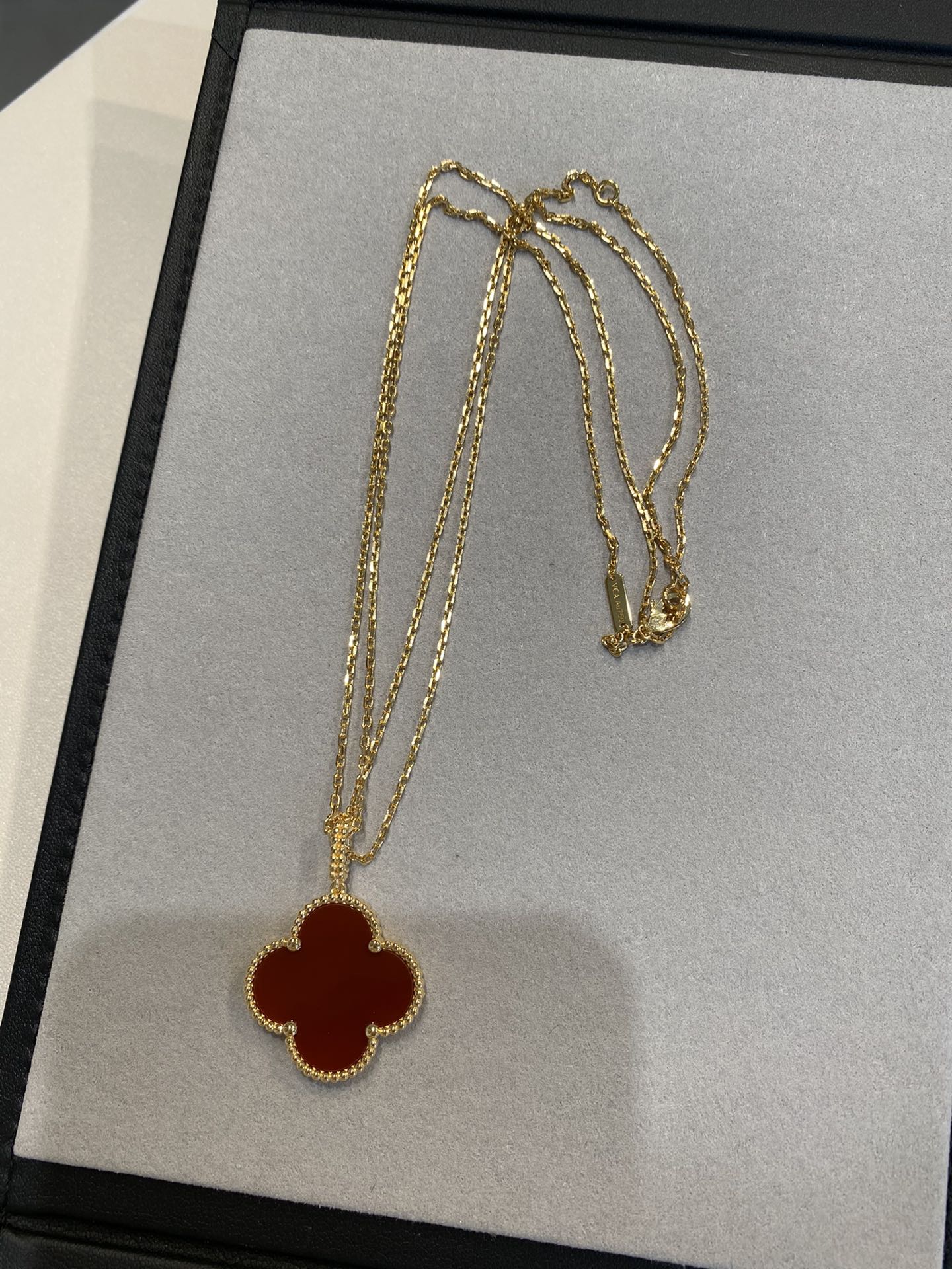 [CA]CLOVER 25MM NECKLACE GOLD CARNELIAN