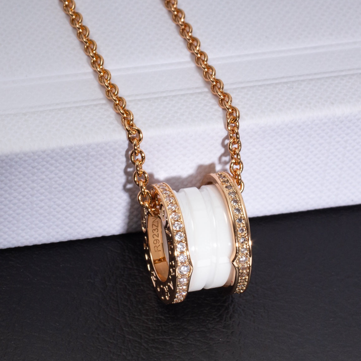 [CA]ZERO 1 WHITE CERAMIC PINK GOLD DIAMOND NECKLACE