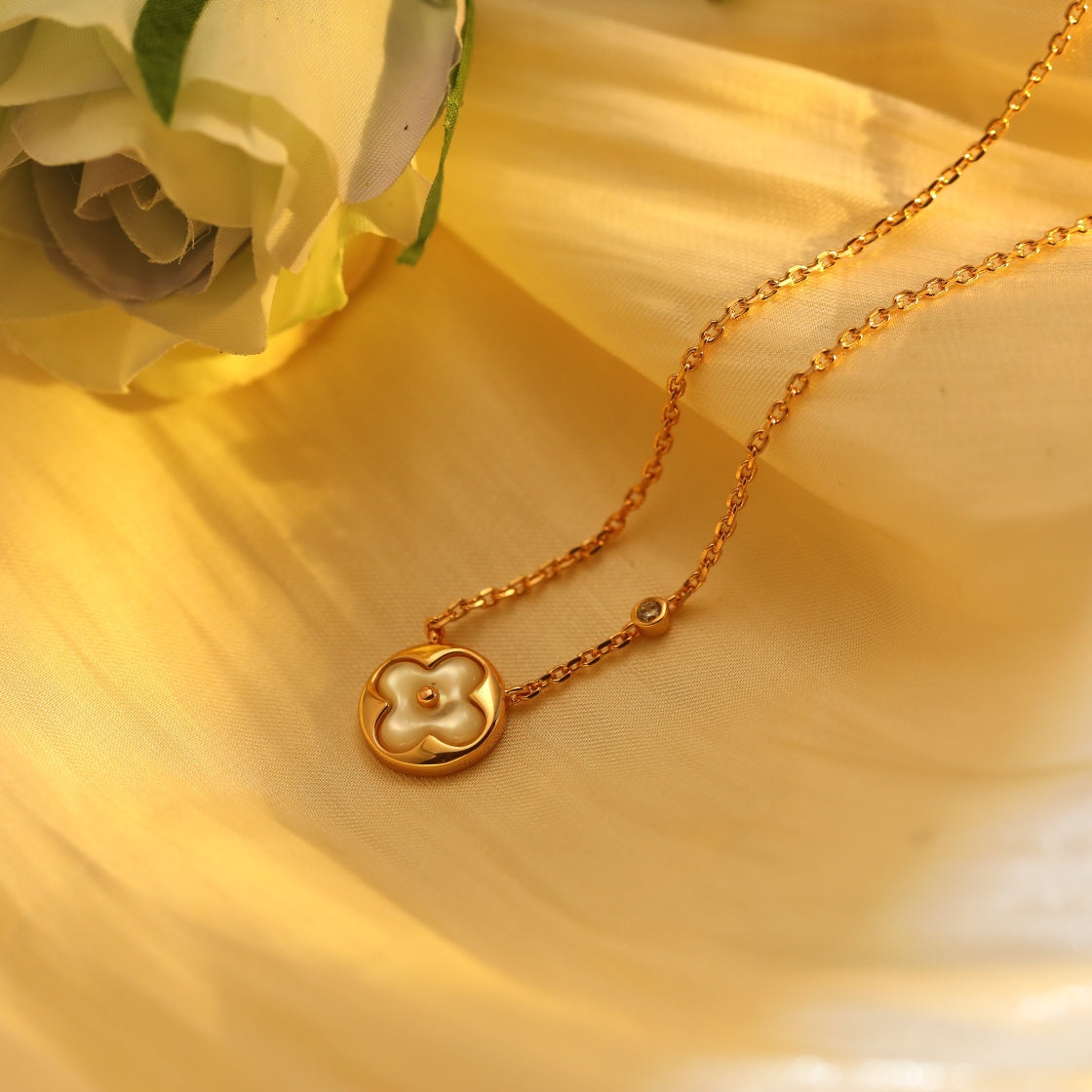 [CA]SUN PEDANT PINK GOLD 1 DIAMOND NECKLACE