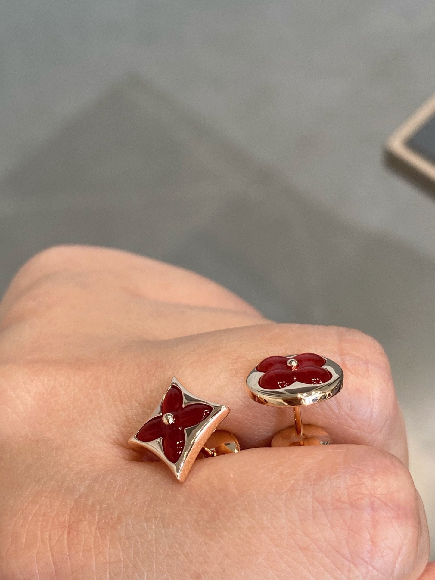 [CA]STAR AND SUN PINK GOLD CARNELIAN STUD EARRINGS