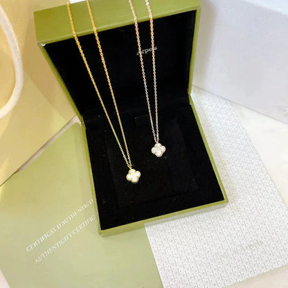 [CA]CLOVER MINI 9.5MM WHITE MOTHER-OF-PEARL NECKLACE