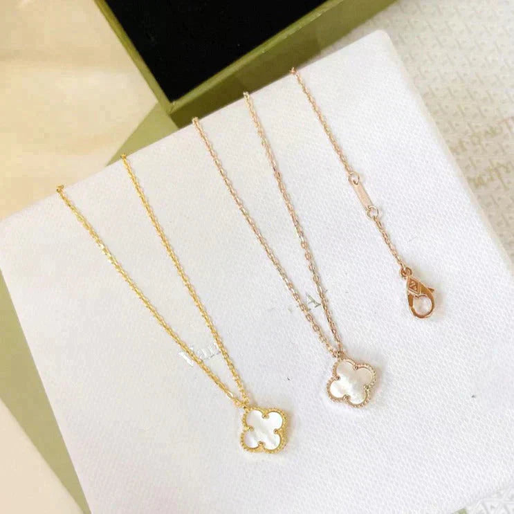 [CA]CLOVER MINI 9.5MM WHITE MOTHER-OF-PEARL NECKLACE