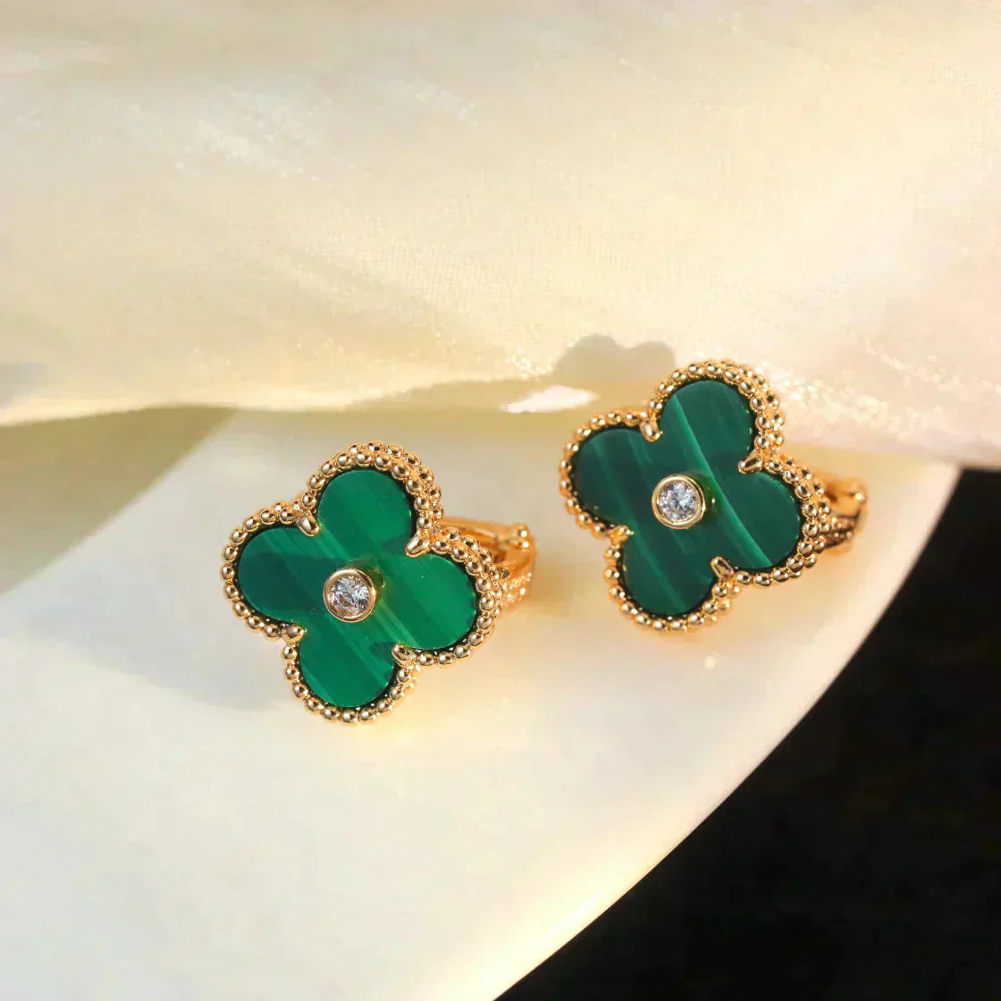 [CA]CLOVER MEDIUM 1 MOTIFS MALACHITE DIAMOND EARRINGS