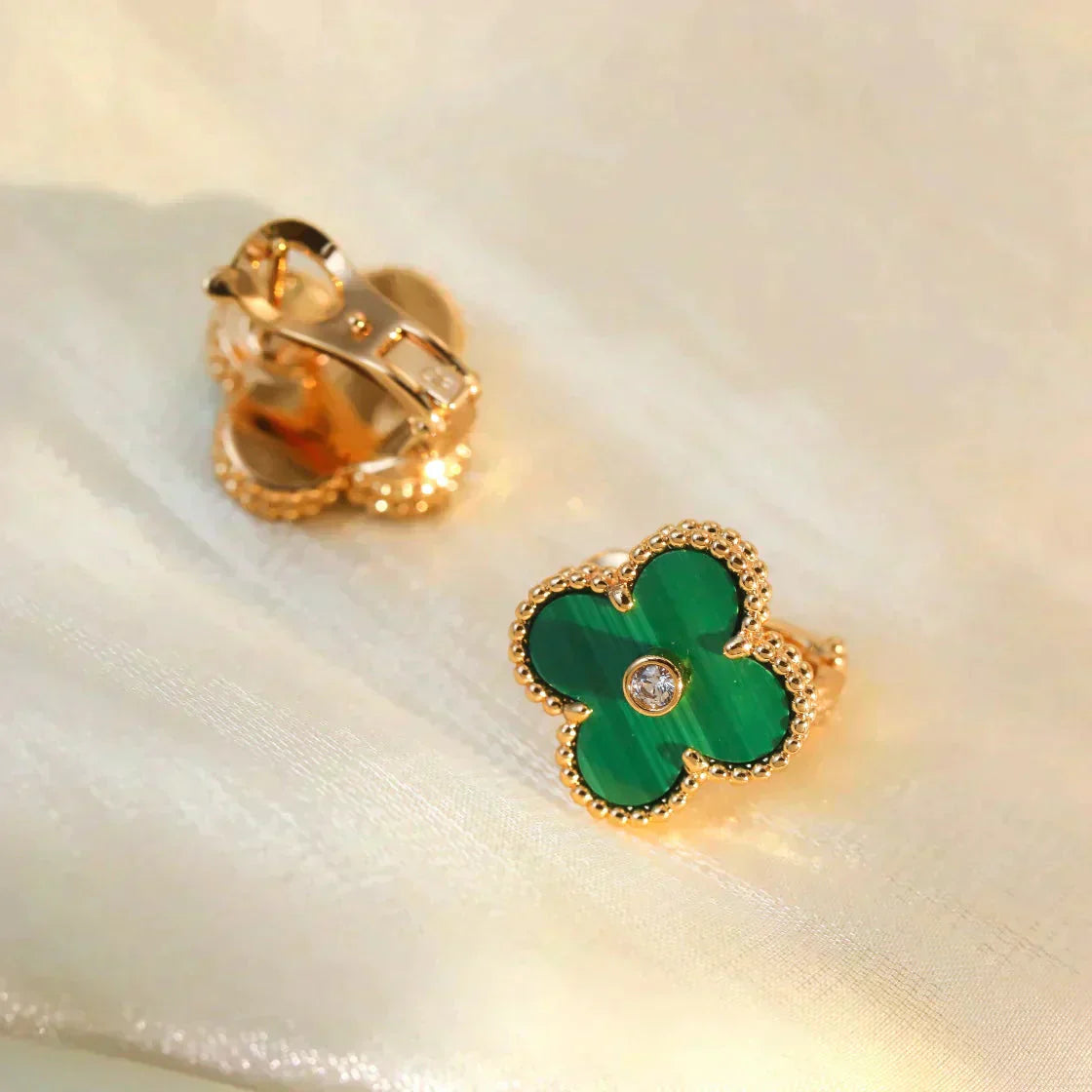 [CA]CLOVER MEDIUM 1 MOTIFS MALACHITE DIAMOND EARRINGS