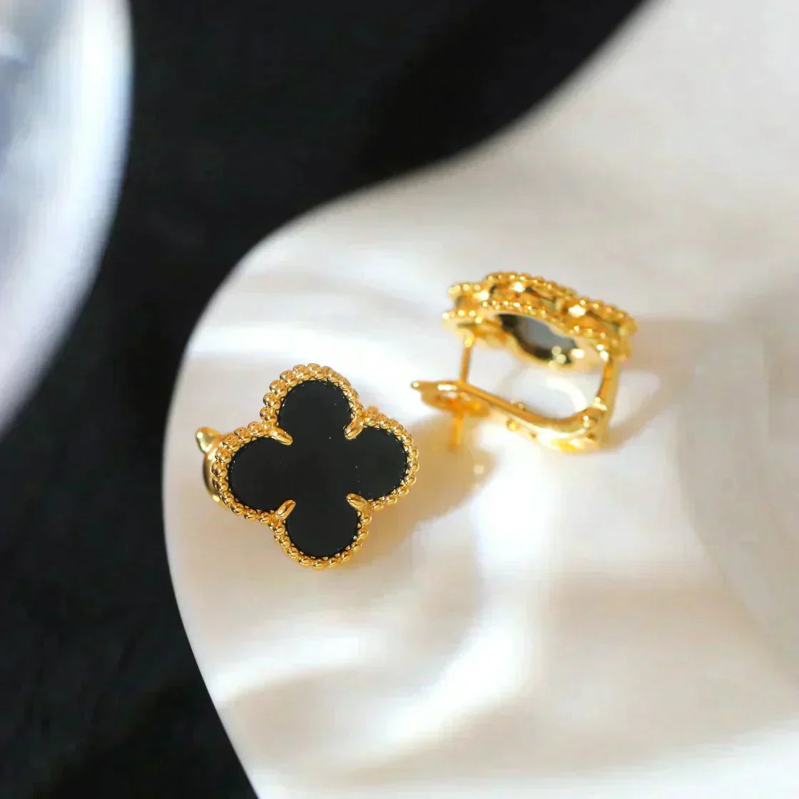 [CA]CLOVER MEDIUM 1 MOTIFS  ONYX STUD EARRINGS