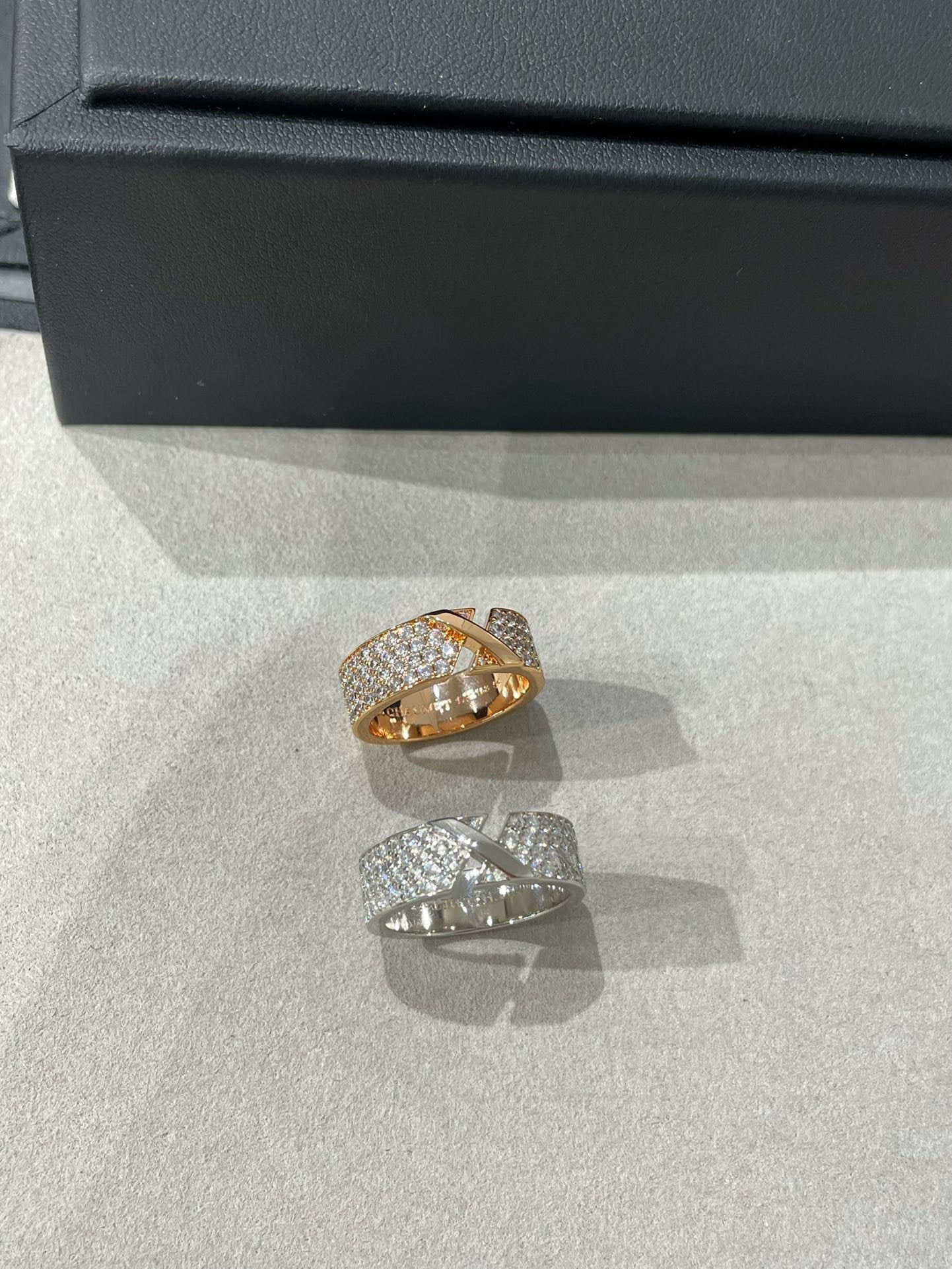 [CA]LIENS EVIDENCE  DIAMOND PAVED RING