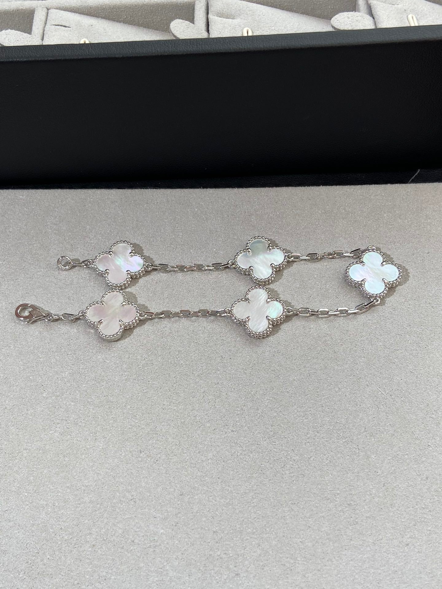 [CA]CLOVER SILVER MOP 5 MOTIF BRACELET