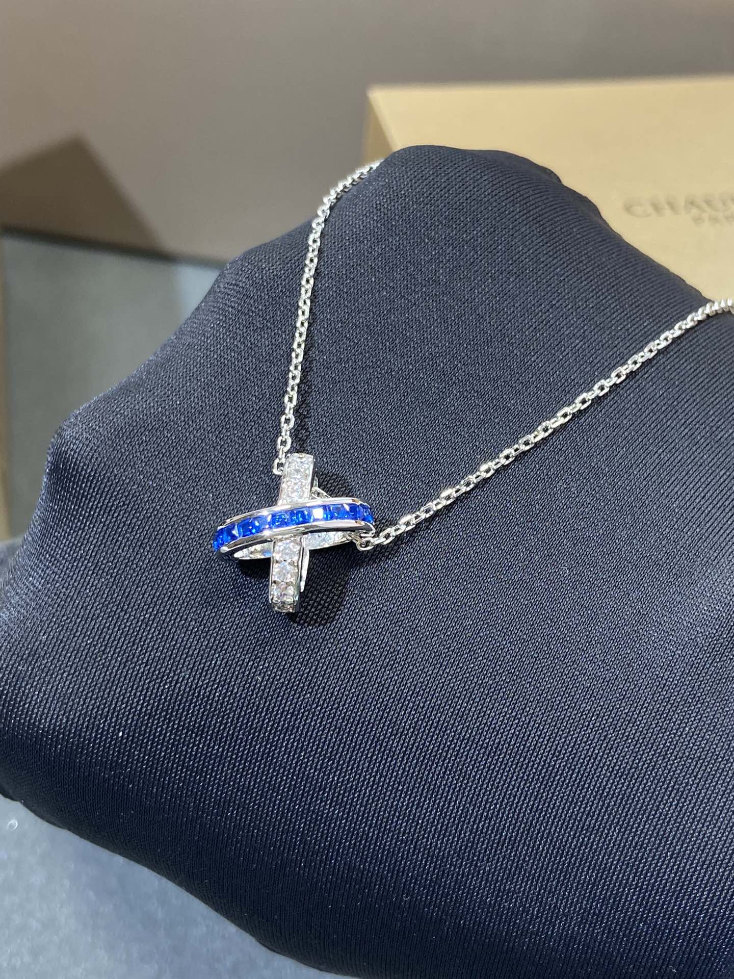 [CA]LIENS DIAMOND SILVER NECKLACE