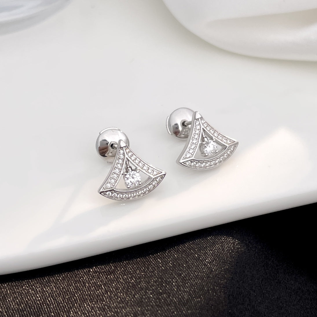 [CA]DREAM MINI DIAMOND STUD EARRINGS