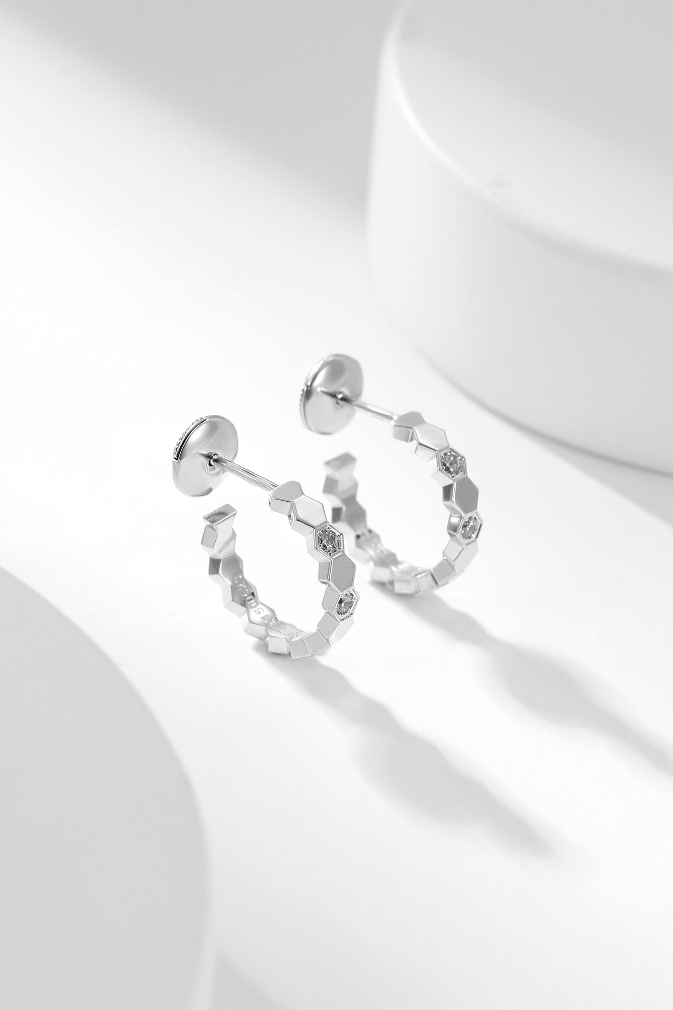 [CA]BEE LOVE DIAMOND HOOP EARRINGS