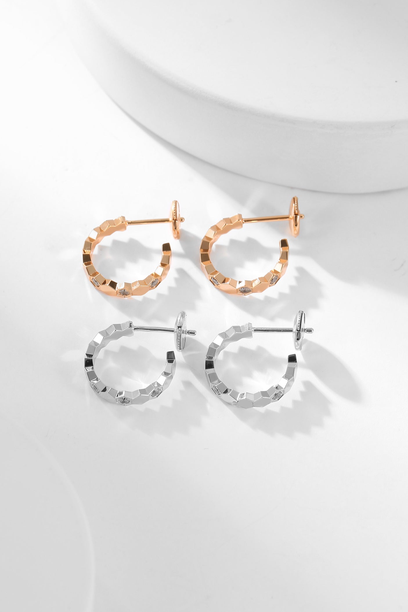 [CA]BEE LOVE DIAMOND HOOP EARRINGS