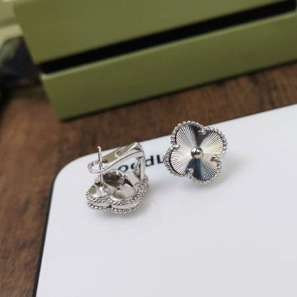 [CA]CLOVER MEDIUM STUD EARRINGS