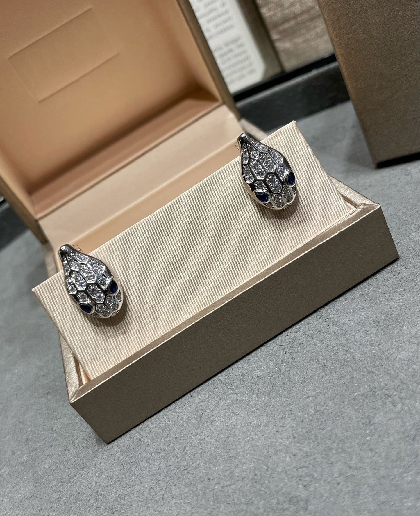 [CA]SERPENT DIAMOND STUD EARRINGS