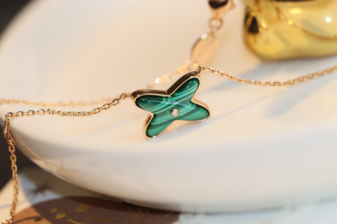 [CA]JEUX MALACHITE 1 DIAMOND PINK GOLD NECKLACE