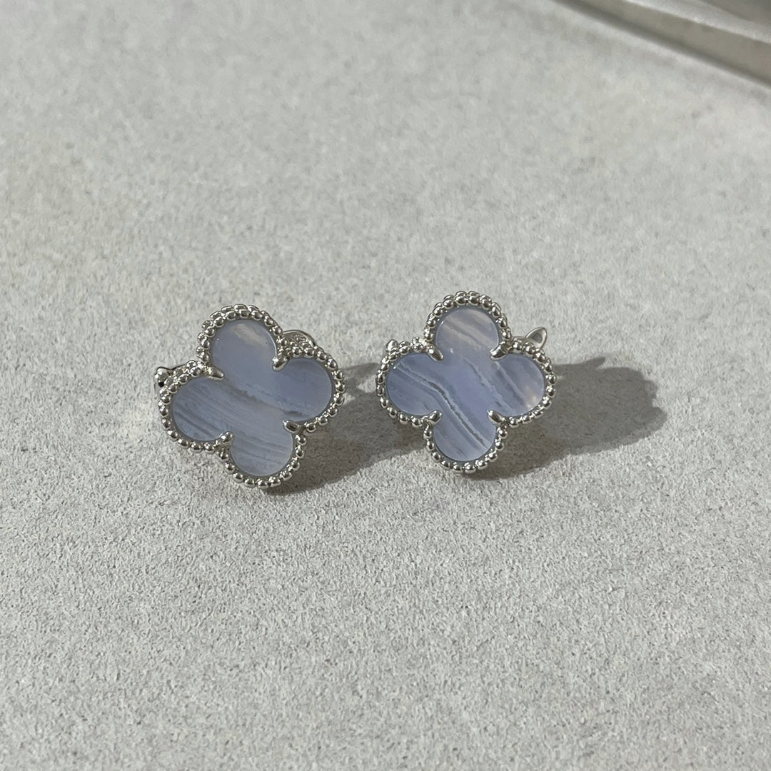 [CA]CLOVER CHALCEDONY SILVER STUD EARRINGS