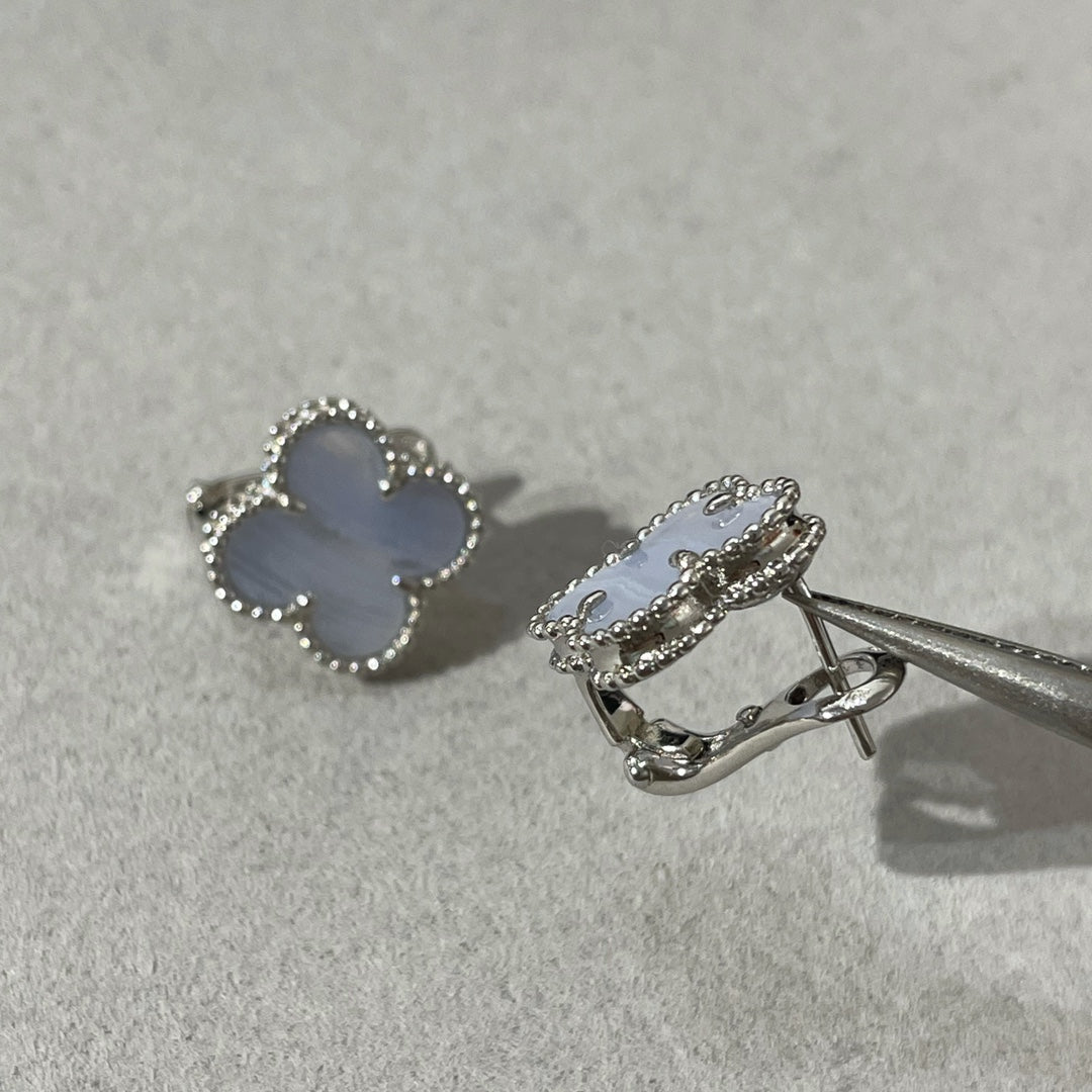 [CA]CLOVER CHALCEDONY SILVER STUD EARRINGS