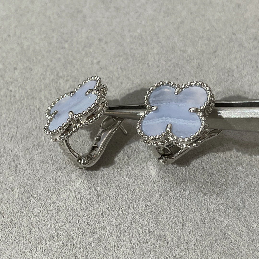 [CA]CLOVER CHALCEDONY SILVER STUD EARRINGS