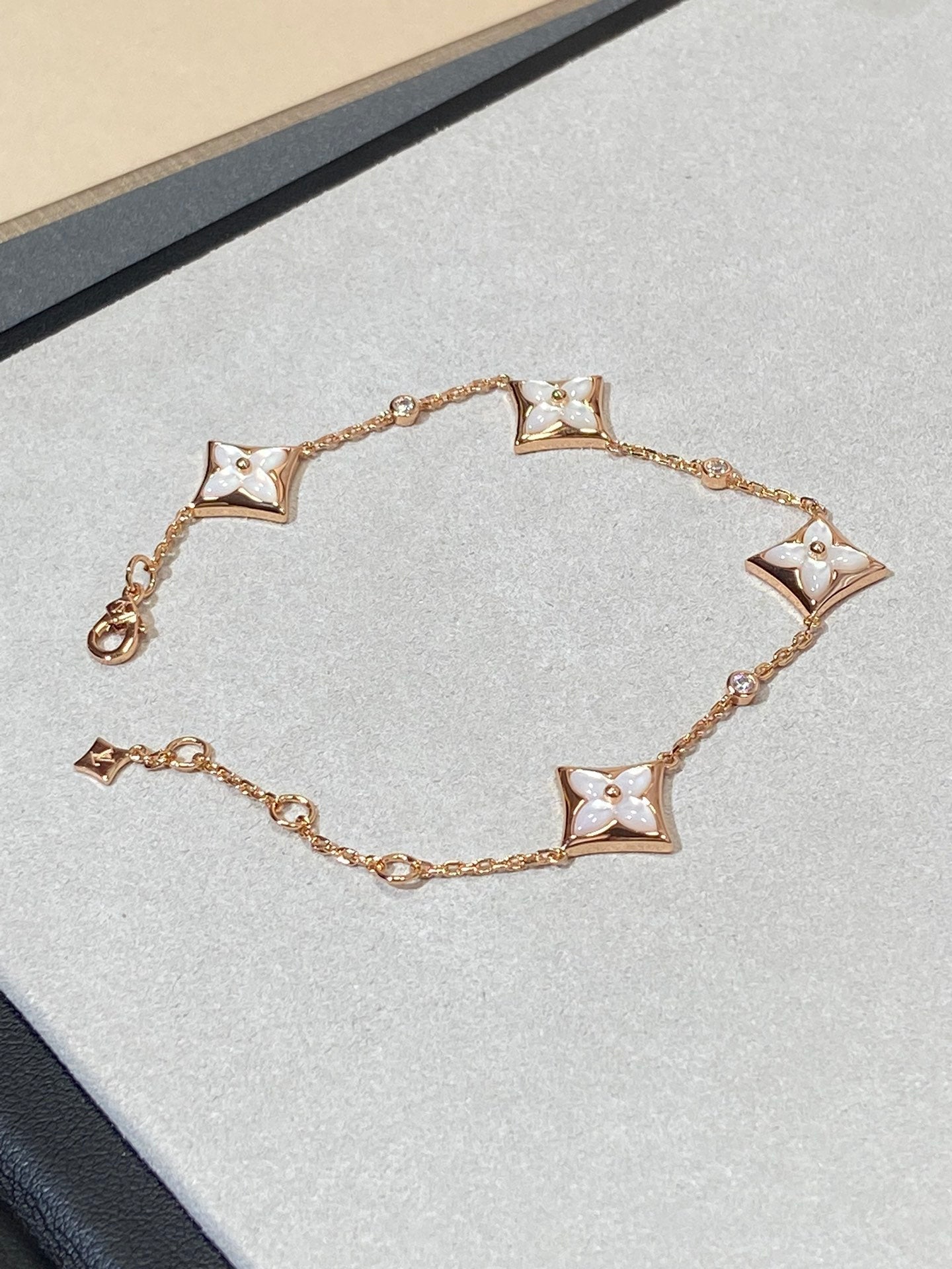 [CA]STAR 4 MOTIF MOP DIAMOND PINK GOLD BRACELET