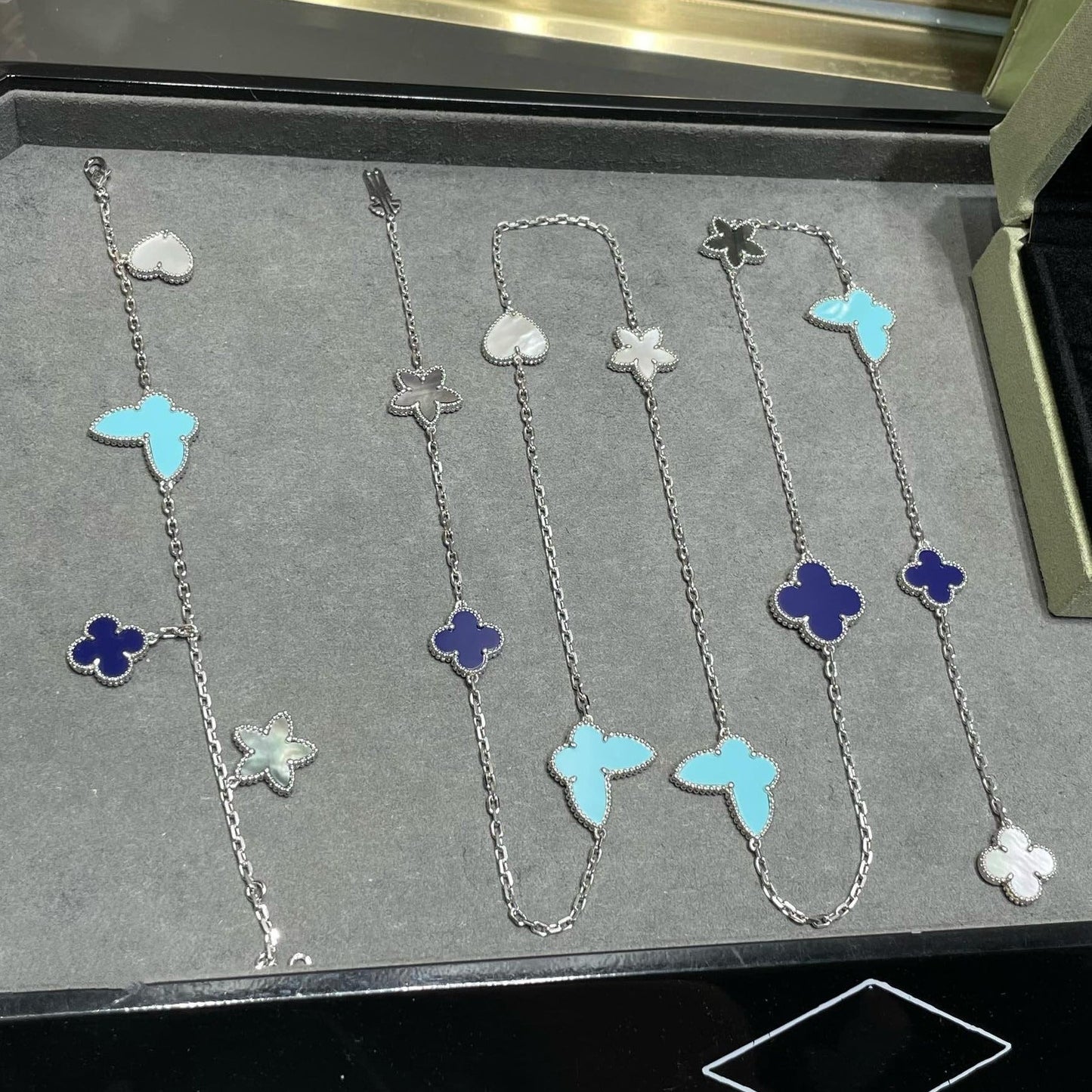 [CA]LUCKY CLOVER SILVER 11 MOTIF NECKLACE