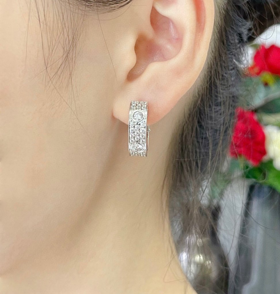 [CA]LOVE 5.5MM DIAMOND PAVED EARRINGS