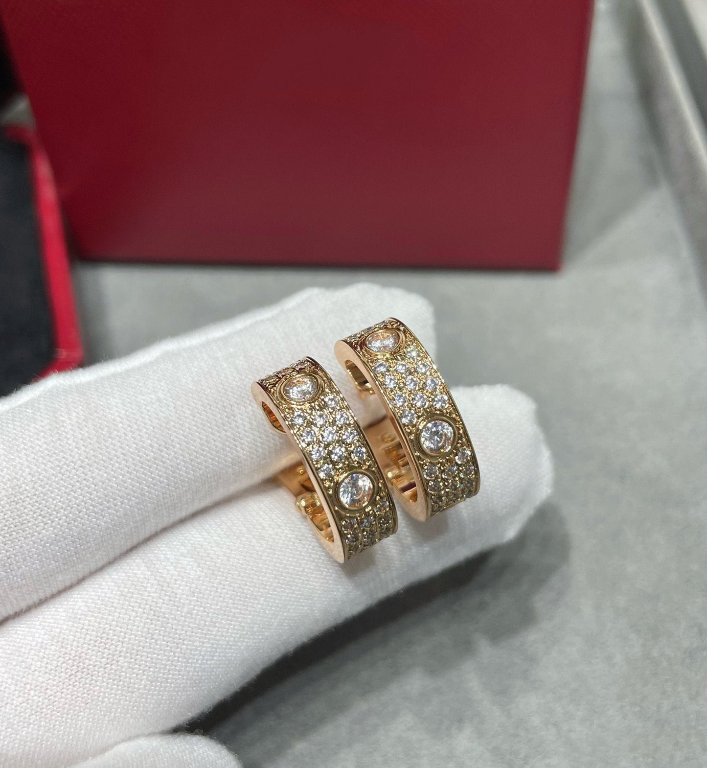 [CA]LOVE 5.5MM DIAMOND PAVED EARRINGS