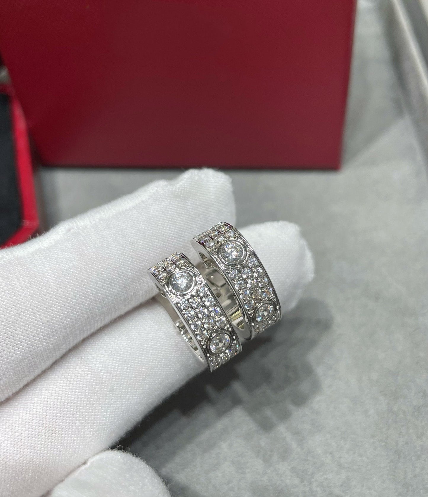 [CA]LOVE 5.5MM DIAMOND PAVED EARRINGS