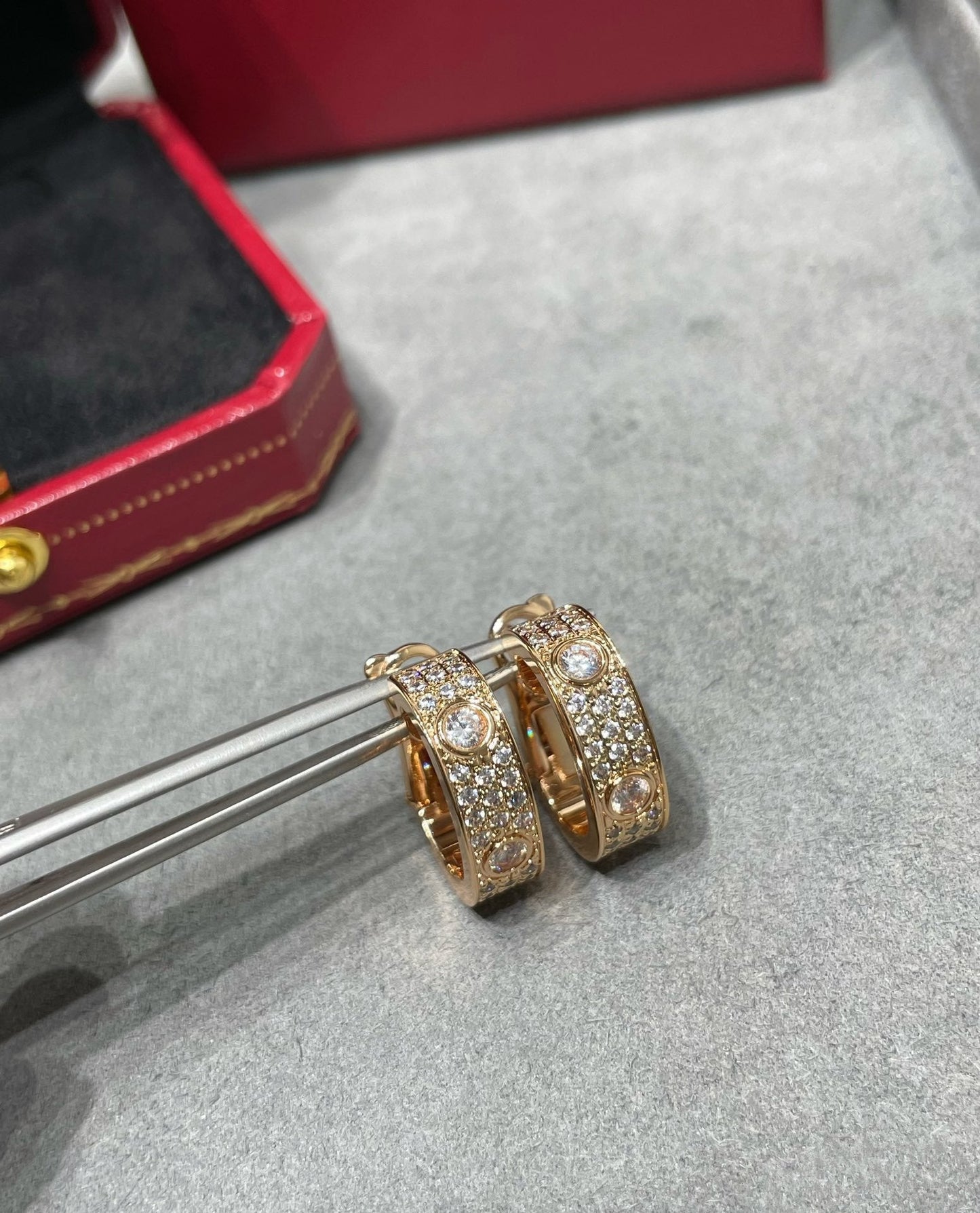 [CA]LOVE 5.5MM DIAMOND PAVED EARRINGS