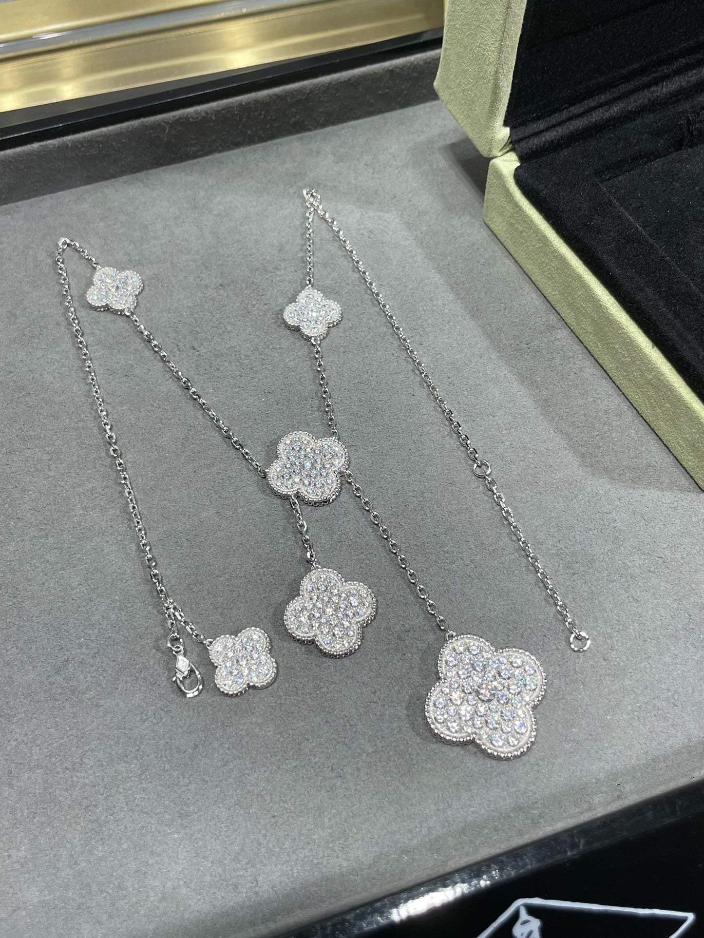 [CA]CLOVER 6 MOTIF DIAMOND PAVED NECKLACE