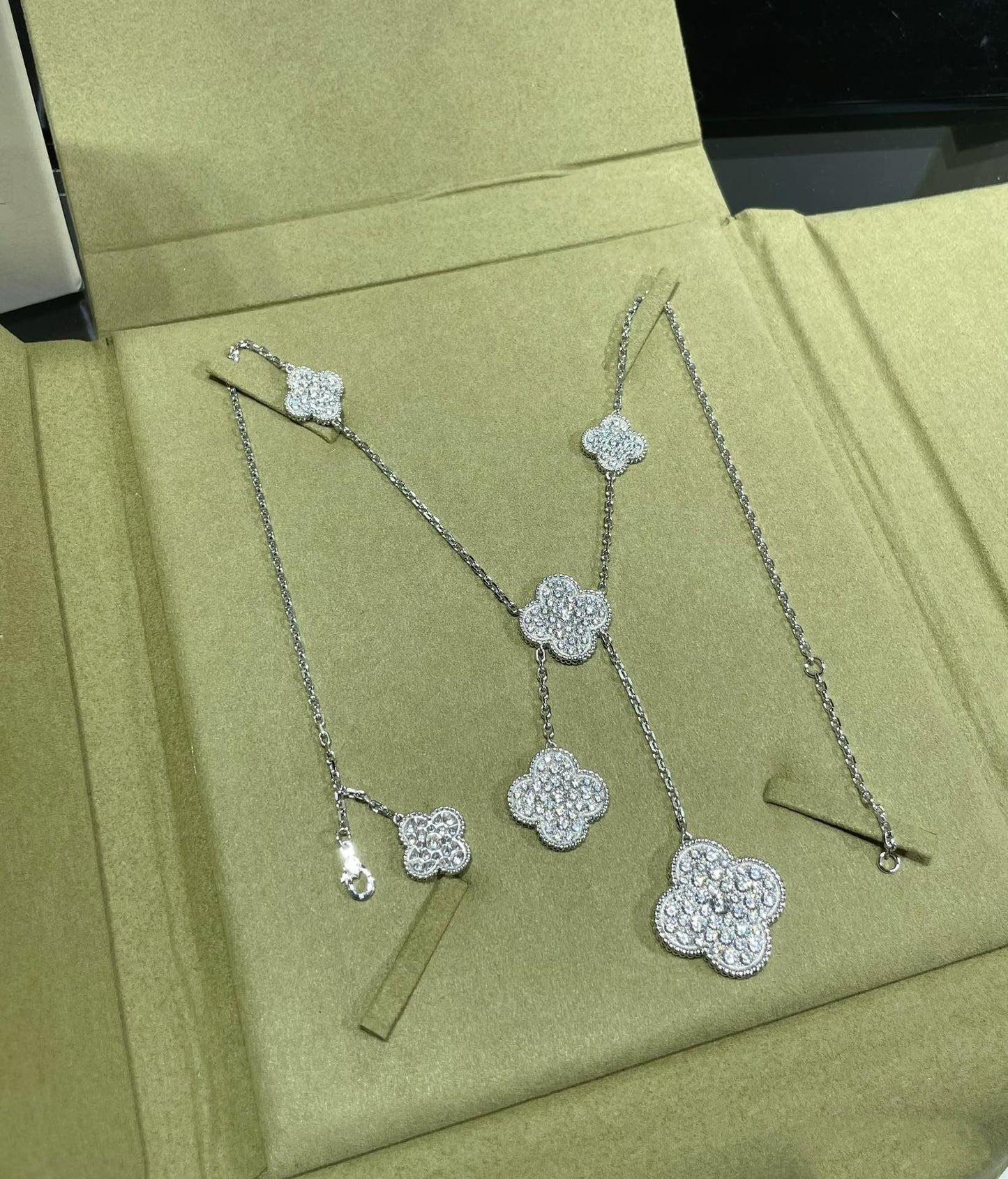 [CA]CLOVER 6 MOTIF DIAMOND PAVED NECKLACE