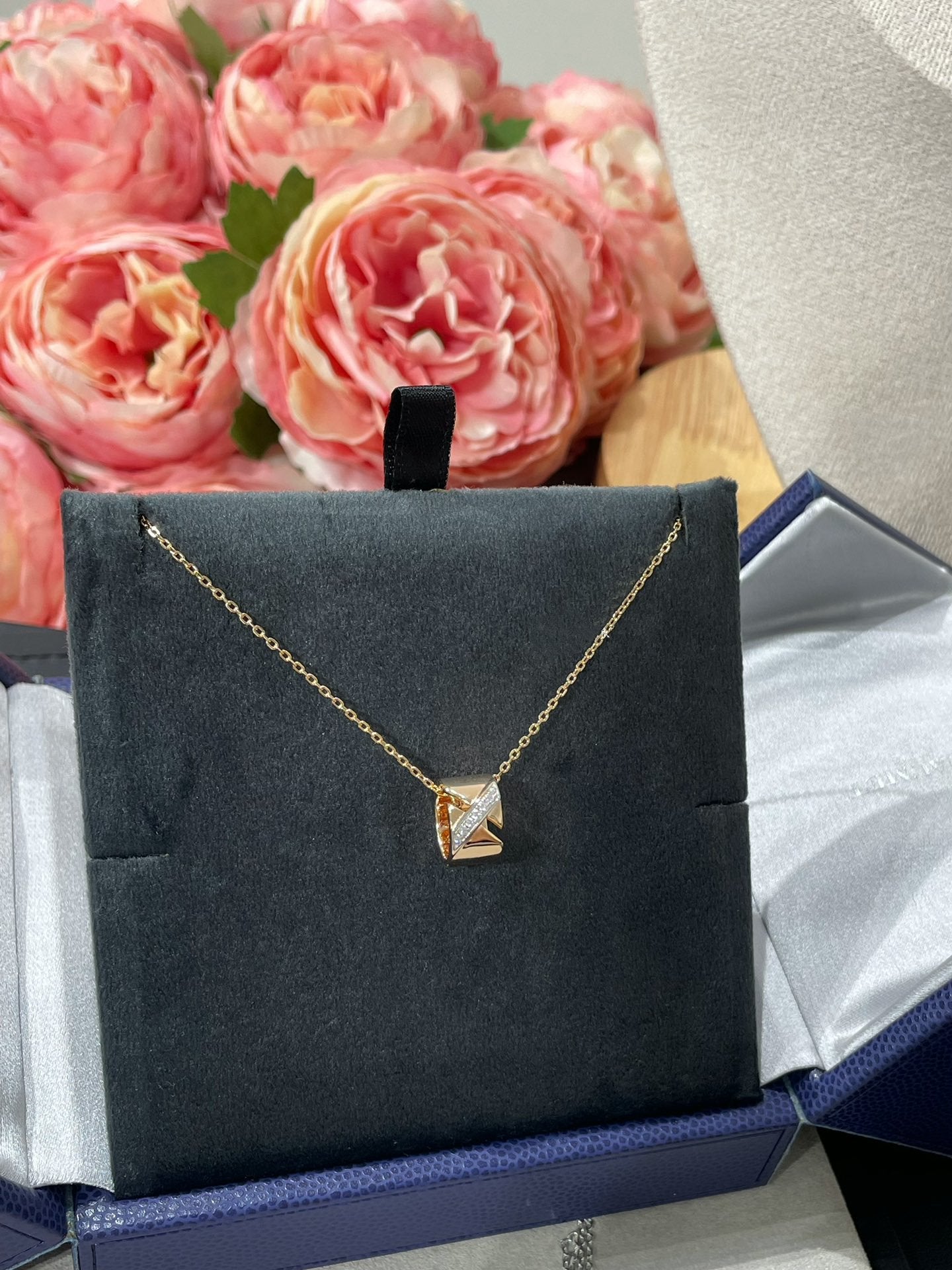 [CA]LIENS EVIDENCE DIAMOND NECKLACE