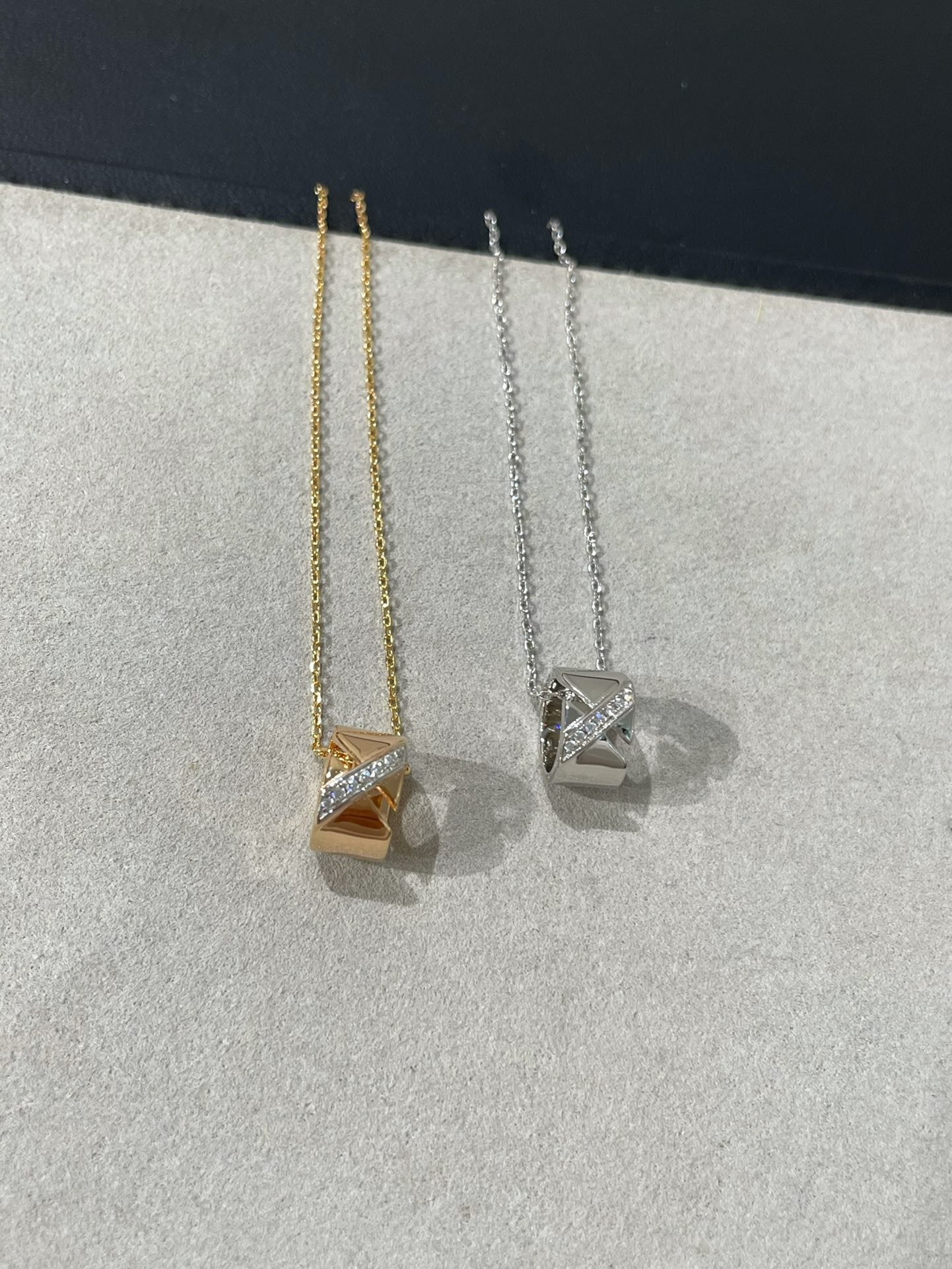 [CA]LIENS EVIDENCE DIAMOND NECKLACE