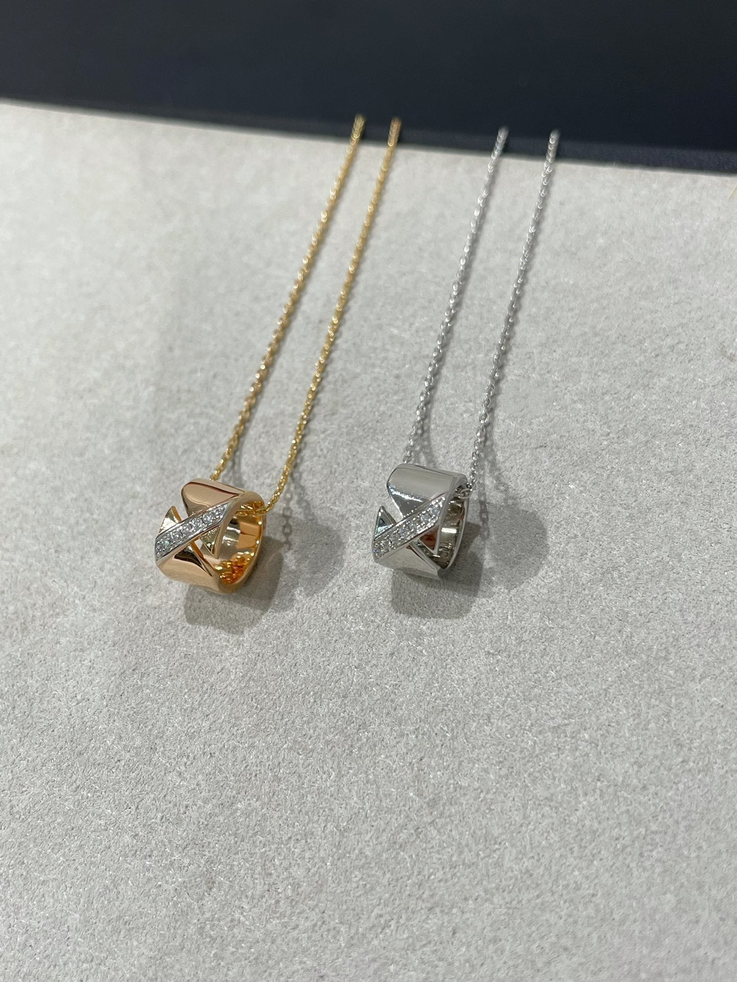 [CA]LIENS EVIDENCE DIAMOND NECKLACE